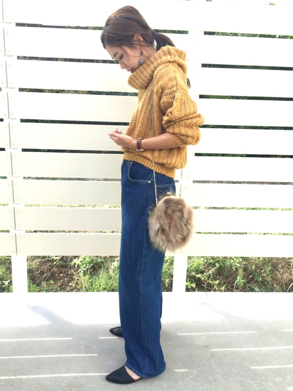 「シンプル、カジュアルコーデ、大人コーデ、デニム、ootd、casual、ワイドパンツ、プチプラ、ニット、オフショル」｜「selectshop Loveのアイテム（ニット/セーター、イエロー系）」を使った、amiさん（レディース・163cm）の秋コーディネートの1枚目の写真