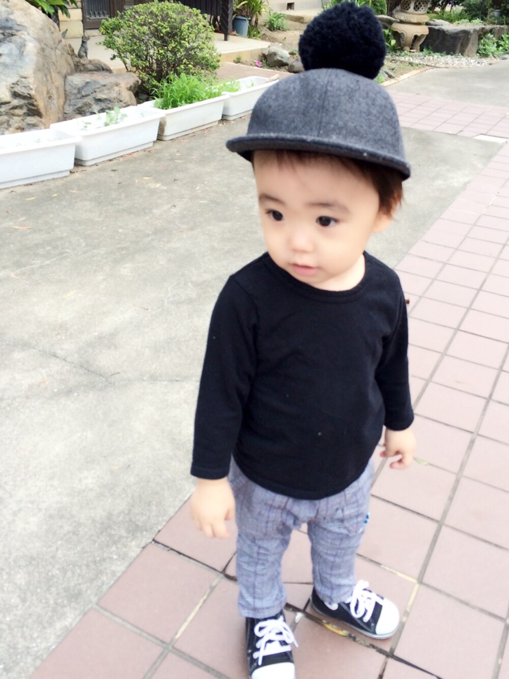 「男の子コーデ、キッズコーデ、秋のコーデ、チェックパンツ、黒コンバース」｜「韓国子供服のアイテム（キャップ、グレー系）」を使った、yuuu_iiiさん（キッズ・80cm）の秋コーディネートの1枚目の写真