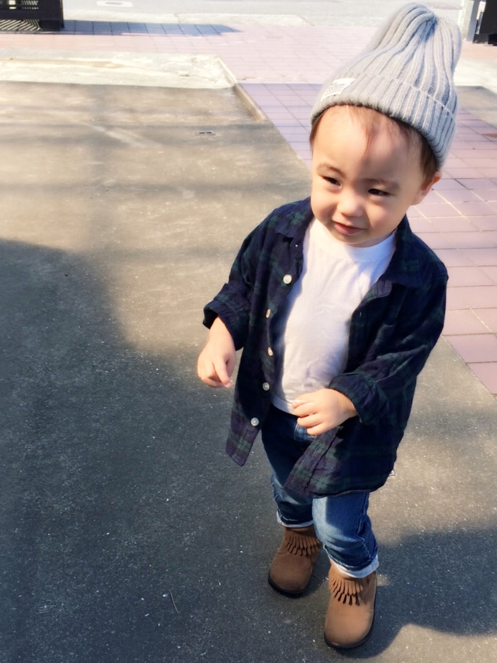 「男の子コーデ、キッズコーデ、ニット帽、チェックシャツ」｜「しまむらのアイテム（ニットキャップ/ビーニー、グレー系）」を使った、yuuu_iiiさん（キッズ・80cm）の秋コーディネートの1枚目の写真