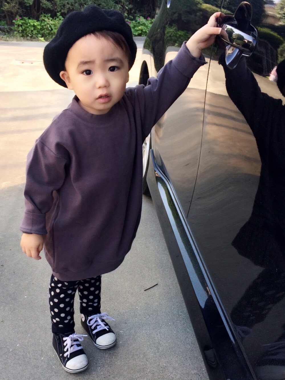 「キッズコーデ、男の子コーデ、ベレー帽、黒コンバース」｜「韓国子供服のアイテム（ハンチング/ベレー帽、ブラック系）」を使った、yuuu_iiiさん（キッズ・80cm）の秋コーディネートの1枚目の写真