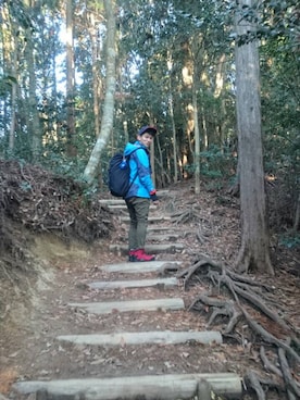 「アイテム（マウンテンパーカー、ブルー系）」を使った、まもるさん（メンズ・173cm）の秋コーディネート