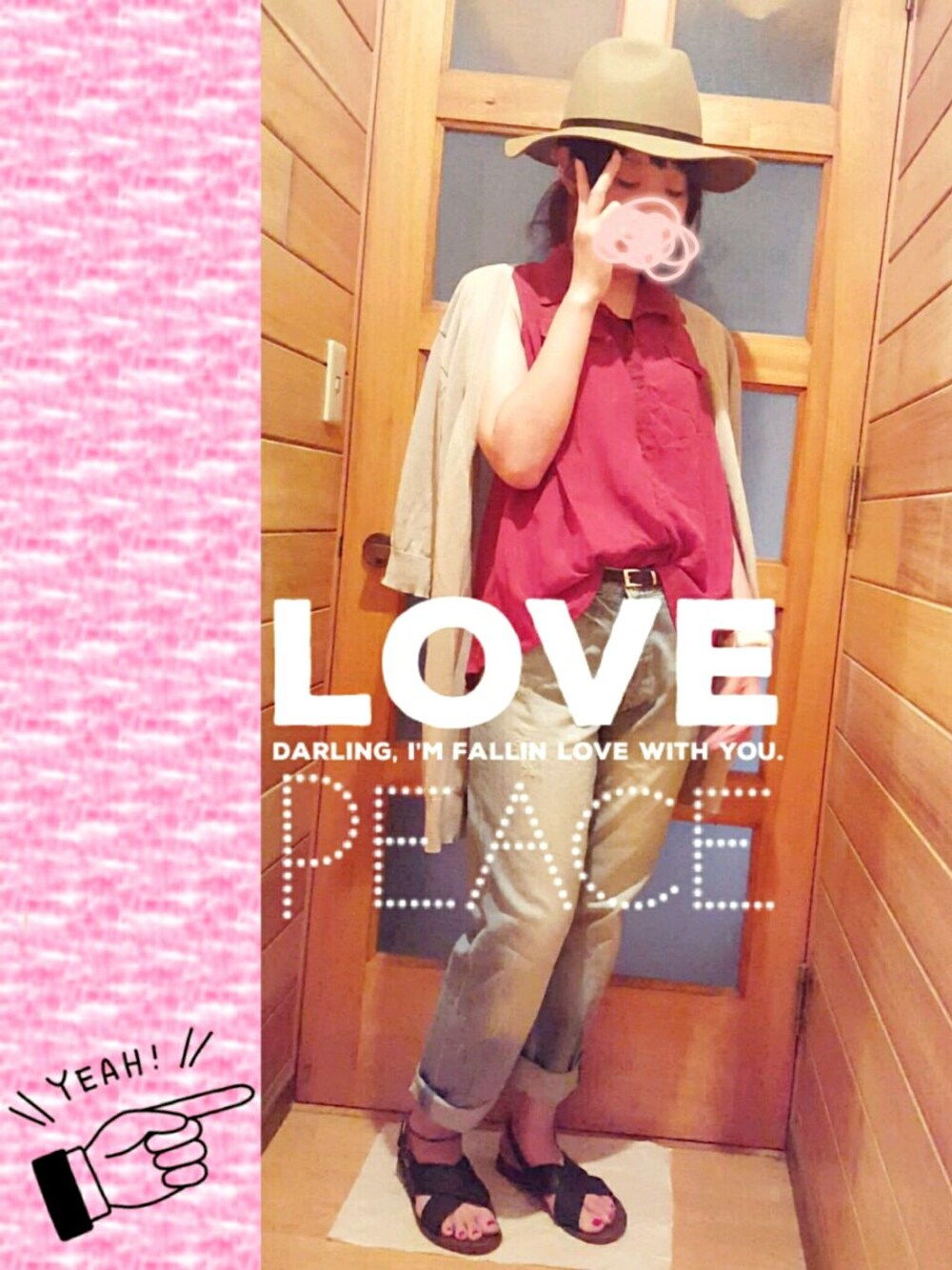 ブラウン系のその他パンツ、ブルー系のデニムパンツ、ブラウン系のシャツ/ブラウスを着用したレディースの秋コーディネートの1枚目の写真