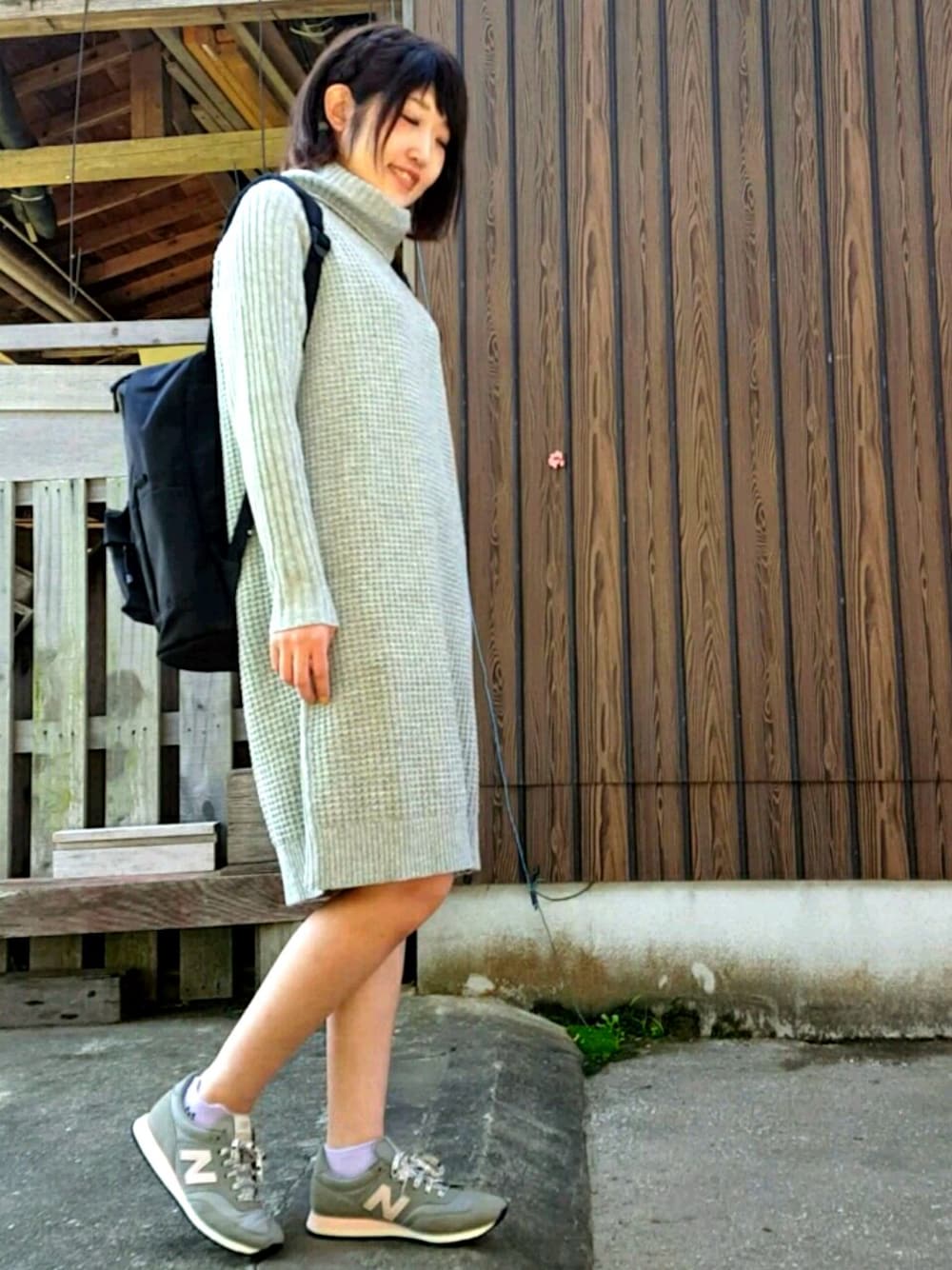 「シンプル、秋コーデ、カジュアル、プチプラ、秋、ニット、ニットワンピース、ニューバランス、しまむら、ZOZOTOWN掲載」｜「UNIQLOのアイテム（ワンピース/ドレス、グレー系）」を使った、は な す け さん（レディース・159cm）の秋コーディネートの1枚目の写真
