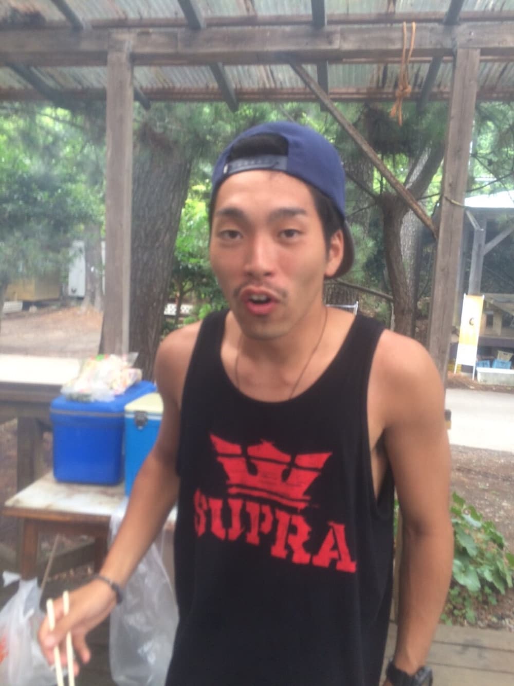 「BBQ」｜「SUPRAのアイテム（キャップ、ブルー系）」を使った、OSSY さん（メンズ・170cm）の夏コーディネートの1枚目の写真