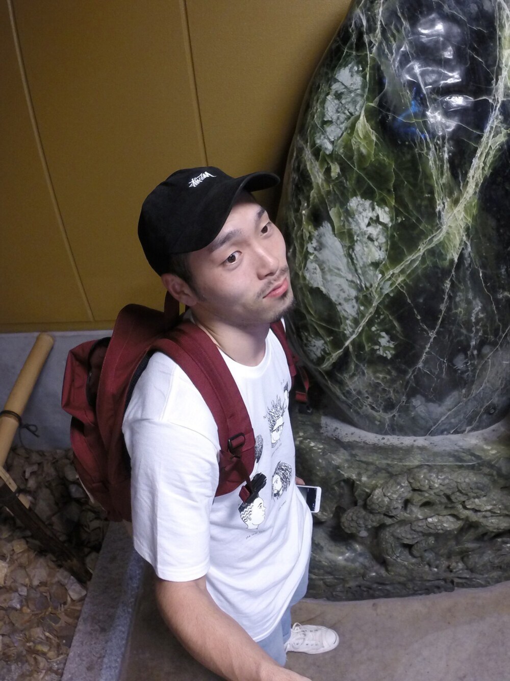 「stussy、graffiti、Gopro、良い顔してるww」｜「STUSSYのStock Logo Chapter Lo Pro（キャップ、ブラック系）」を使った、OSSY さん（メンズ・173cm）の春コーディネートの1枚目の写真