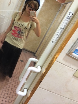 「GU（ジーユー）のアイテム（Tシャツ/カットソー、イエロー系）」を使った、ゆきりん⊿さん（レディース・160cm）の秋コーディネート