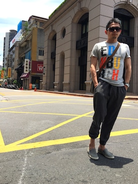 「MSCHF（ミスチーフ）のアイテム」を使った、Julian Taiさん（メンズ・174cm）の夏コーディネート