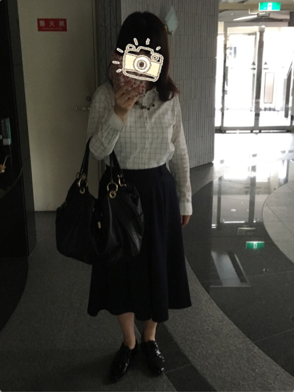 「ガウチョパンツ」｜「earth music&ecologyのアイテム（シャツ/ブラウス、ホワイト系）」を使った、eri-saさん（レディース・151cm）の秋コーディネートの1枚目の写真