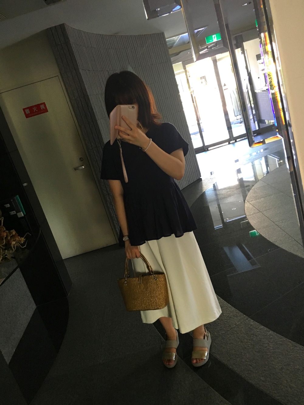「BEAMSのアイテム（Tシャツ/カットソー、ブルー系）」を使った、eri-saさん（レディース・151cm）の夏コーディネートの1枚目の写真