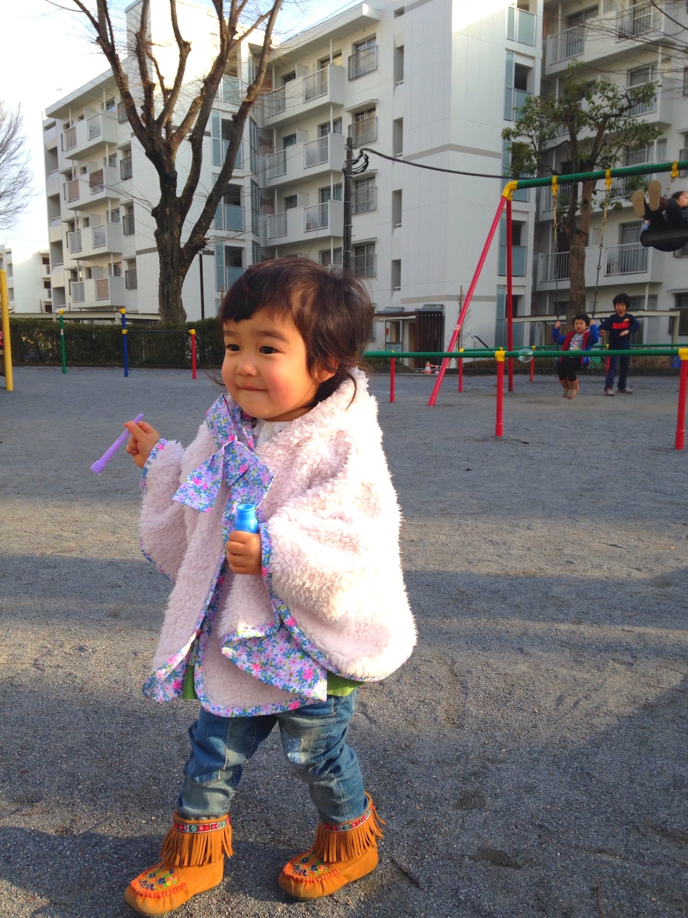 「キッズコーデ、kidsfashion、女の子」｜「fafaのアイテム（ポンチョ、ホワイト系）」を使った、wakosさん（キッズ・100cm）の夏コーディネートの1枚目の写真