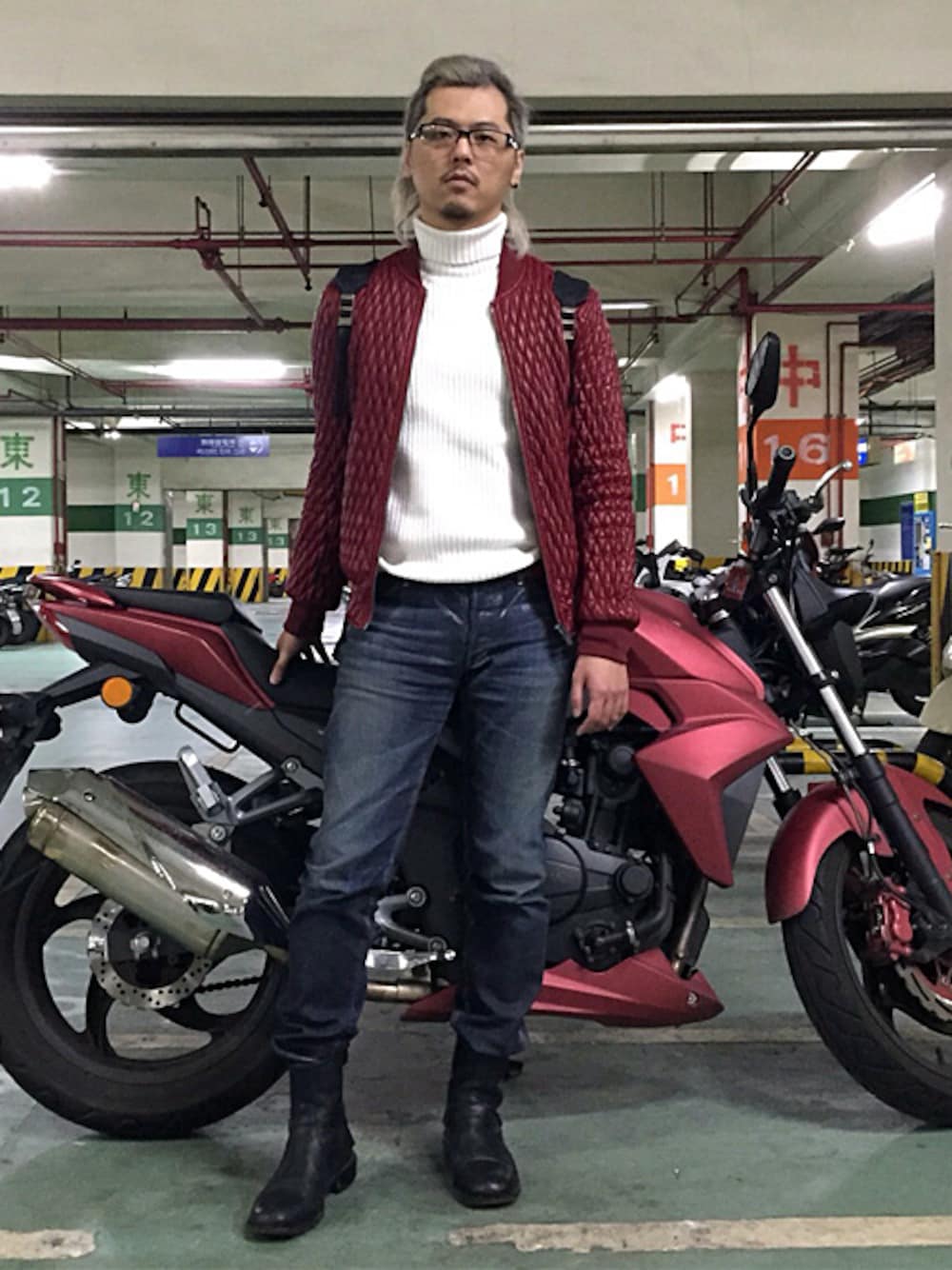 「red、UNIQLO、PRADA、Vivienne Westwood、ZARA MAN、rider、bomber jacket、 Marlboro Classics」｜「ZARAのZara Red Faux Leather Quilted Jacket（ノーカラージャケット、レッド系）」を使った、JeterChouさん（メンズ・175cm）の冬コーディネートの1枚目の写真