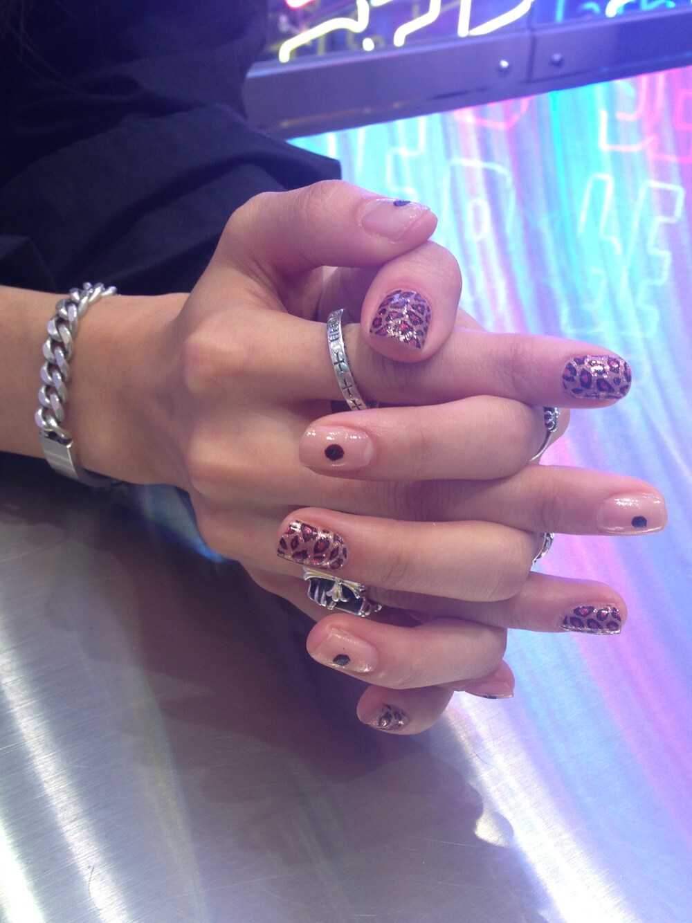 「nail 、nail art、selfnail、leopard、셀프네일、셀프네일아트、네일아트、호피、레오파드」｜「self nailのアイテム（ハンドケア/ハンドクリーム、ブラウン系）」を使った、mina kimさん（レディース・165cm）の秋コーディネートの1枚目の写真