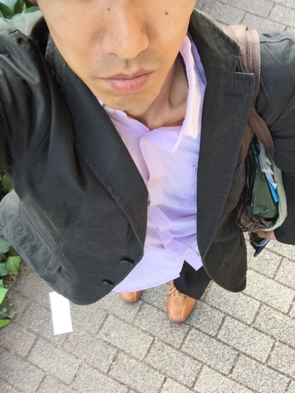 ブラック系のその他パンツ、ブラック系のジャケット/アウター、ブラック系のスラックスを着用したメンズの秋コーディネートの1枚目の写真