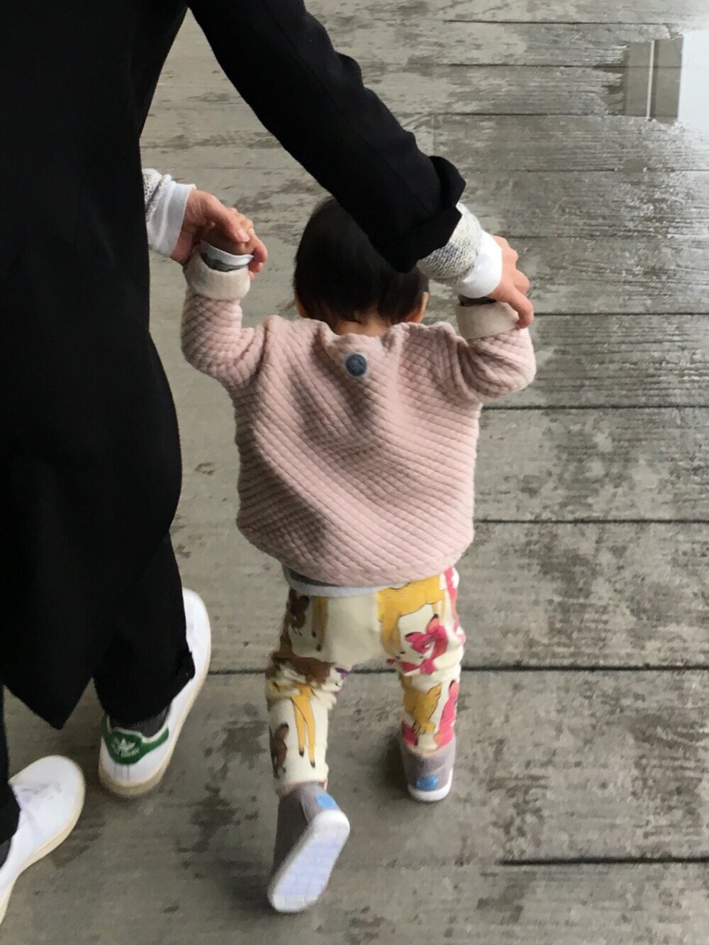 「秋冬コーデ、カジュアル、キッズコーデ、おんなのこ、Le Petit Germain、minirodini、無印良品、０歳、11か月」｜「le petit germainのアイテム（カーディガン/ボレロ、ピンク系）」を使った、tatatari☆さん（キッズ・70cm）の秋コーディネートの1枚目の写真