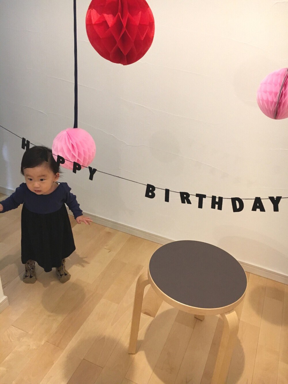 「バースデイコーデ、シンプル、kids、ワンピース、wolf&rita」｜「artekのアイテム（家具、グレー系）」を使った、tatatari☆さん（キッズ・70cm）の秋コーディネートの1枚目の写真