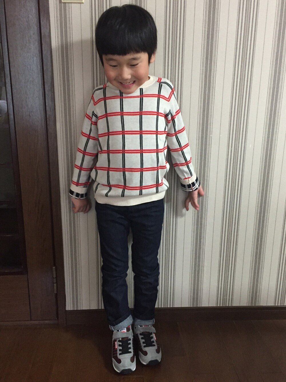 「キッズコーデ、男の子、ニット、スニーカー、デニム、FUB、Patrick」｜「fubのアイテム（ニット/セーター、ホワイト系）」を使った、m1na1さん（キッズ・110cm）の秋コーディネートの1枚目の写真