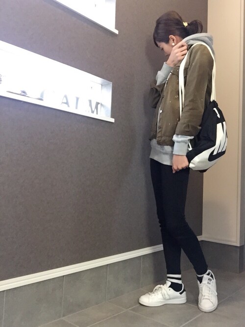 sayaka is wearing adidas "オリジナルス スタンスミス[STAN SMITH W]"