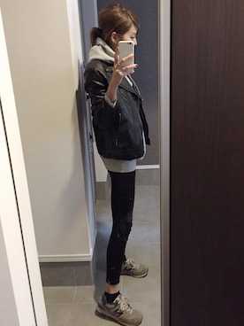 「アイテム（ライダースジャケット）」を使った、sayakaさん（レディース・166cm）の秋コーディネート