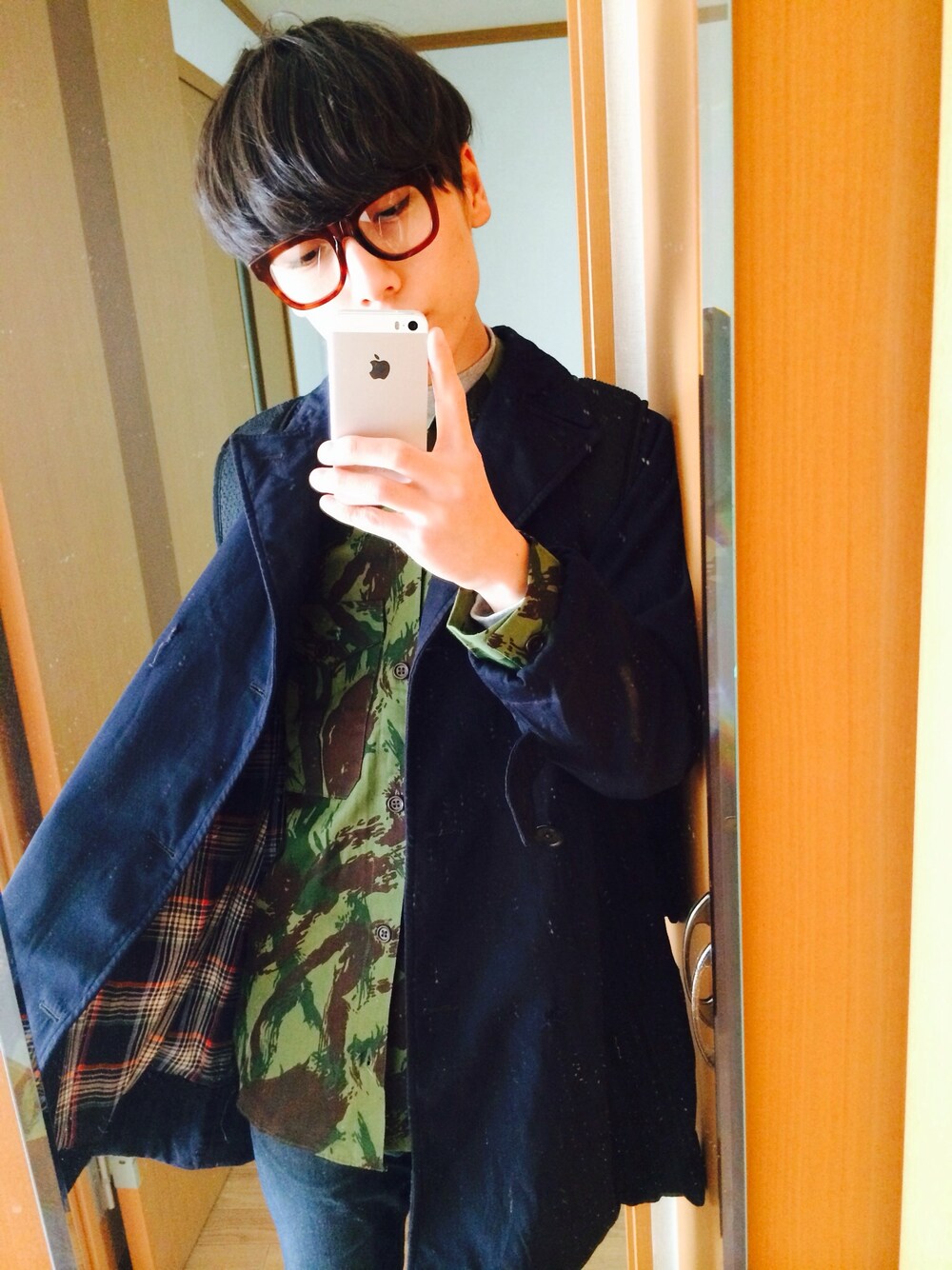 その他のシャツ/ブラウスを着用したメンズの春コーディネートの1枚目の写真