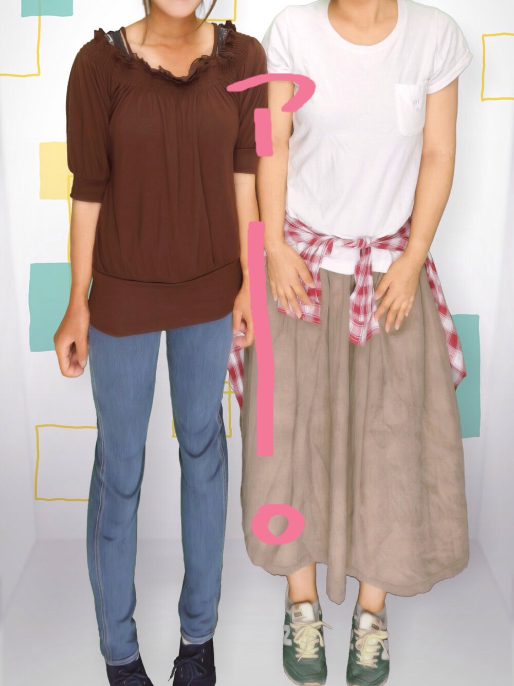 ブラウン系のその他トップス、ブルー系のデニムパンツ、ブルー系のパンプスを着用したレディースの秋コーディネートの1枚目の写真