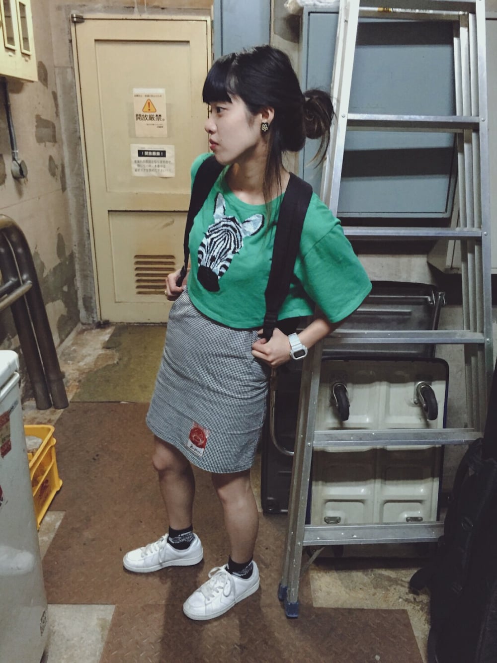 「TOPSHOPのEMBROIDERED ZEBRA CROP TOP（Tシャツ/カットソー、グリーン系）」を使った、あいみょんさん（レディース・161cm）の夏コーディネートの1枚目の写真