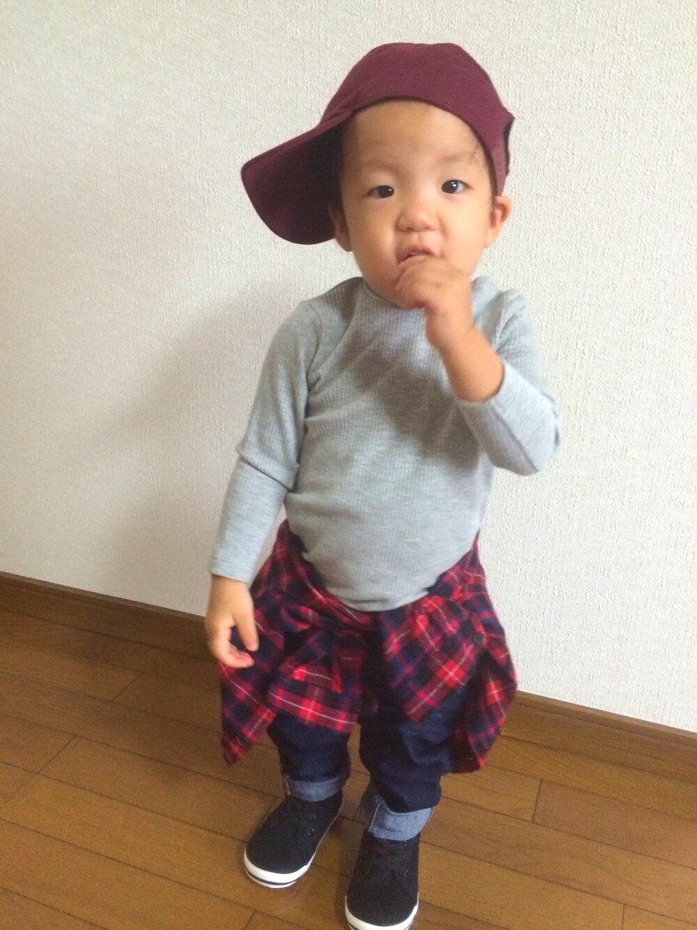 「シンプルコーデ、デニム、キッズファッション、1歳、女の子、チェックシャツ」｜「西松屋のアイテム（シャツ/ブラウス、その他）」を使った、merorons さん（キッズ・80cm）の秋コーディネートの1枚目の写真
