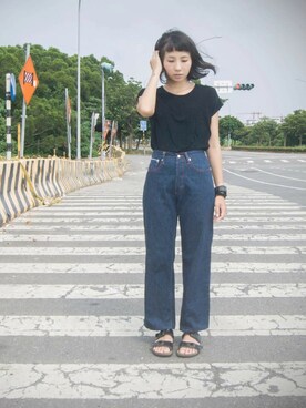 「アイテム（ビーチサンダル、ブラック系）」を使った、Amanさん（レディース・164cm）の夏コーディネート