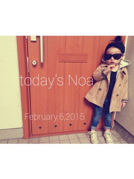 「白いスニーカー」｜「アイテム（トレンチコート）」を使った、noaさん（キッズ・100cm）の冬コーディネート