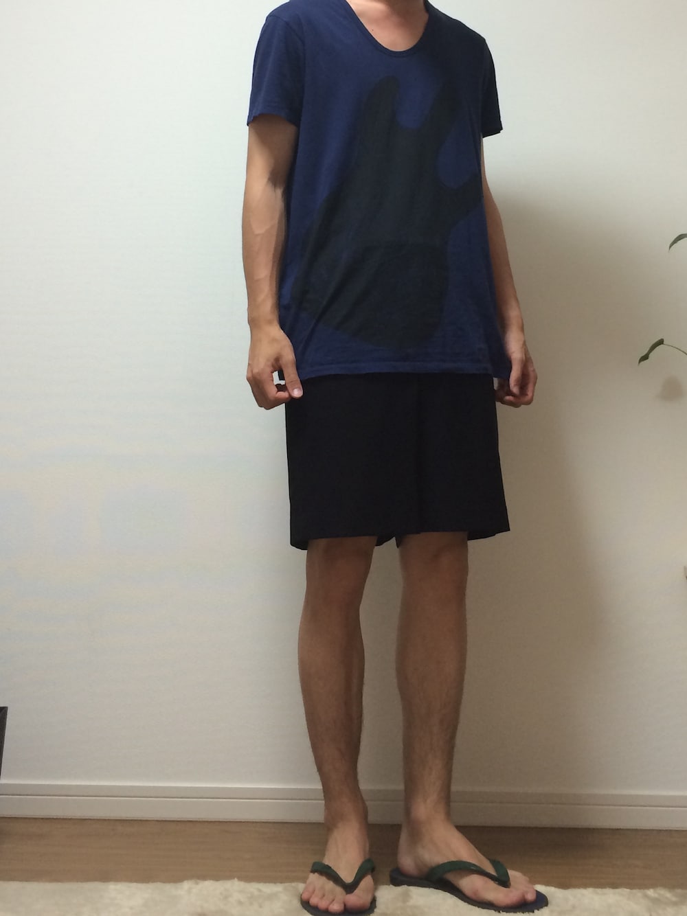「レインシューズ、膝上ショーツ、WEARBOOKエントリー」｜「LAD MUSICIANのアイテム（Tシャツ/カットソー、ブラック系）」を使った、Egaoさん（メンズ・180cm）の夏コーディネートの1枚目の写真