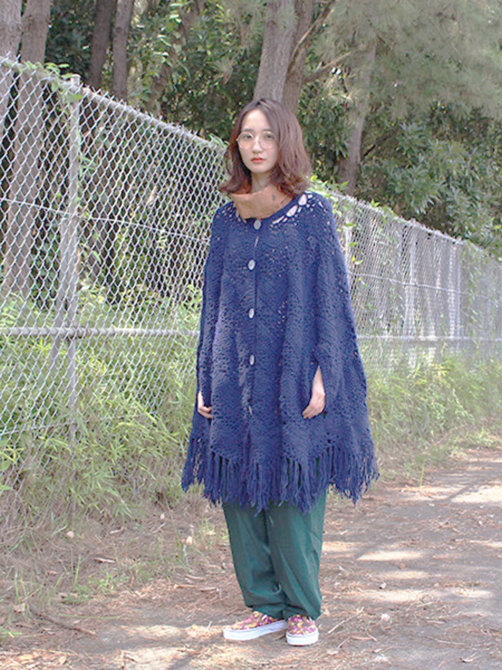 「古着、秋のコーデ、タートルネック、ポンチョ、フリンジ、メンズライク、秋服、メンズサイズ、ブルーランチ、Blue Ranch」｜「Vintage ClothingのCable Knit Poncho（ジャケット/アウター、ブルー系）」を使った、BlueRanchさん（レディース・163cm）の秋コーディネートの1枚目の写真