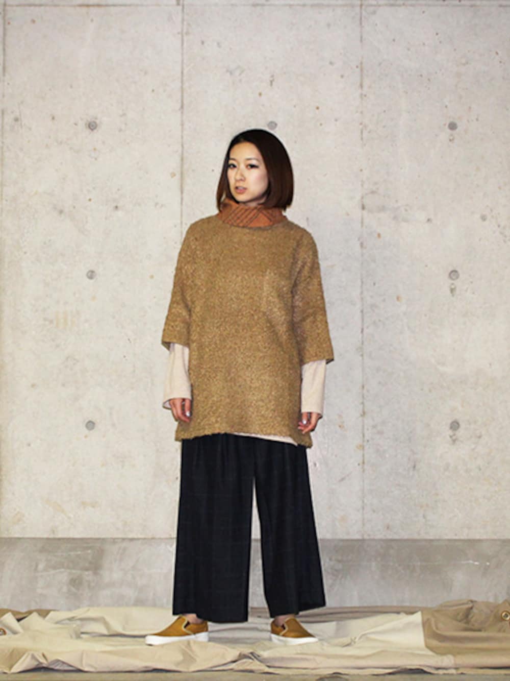 「ビッグシルエット、秋のコーデ、冬コーデ、レイヤードスタイル、タートルネック、ワイドパンツ、メンズライク、メンズサイズ、ブルーランチ、Blue Ranch」｜「niche.のFrizzy Comodo T-shirts（トップス、ベージュ系）」を使った、BlueRanchさん（レディース・158cm）の秋コーディネートの1枚目の写真