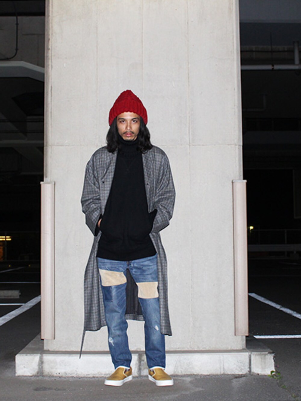 その他のジャケット/アウター、グレー系のトップス、その他のパンツを着用したメンズの秋コーディネートの1枚目の写真