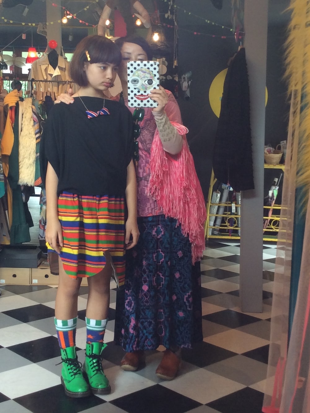 「juana de arco、あちゃちゅむ、jamin puech、マキシ丈スカート、母娘コーデ、bodebo、mamacaron、Dr.Martens、レゴストライプ」｜「Juana de Arcoのトップス Juana dearco（Tシャツ/カットソー、ピンク系）」を使った、mari_cache2さん（レディース・163cm）の秋コーディネートの1枚目の写真