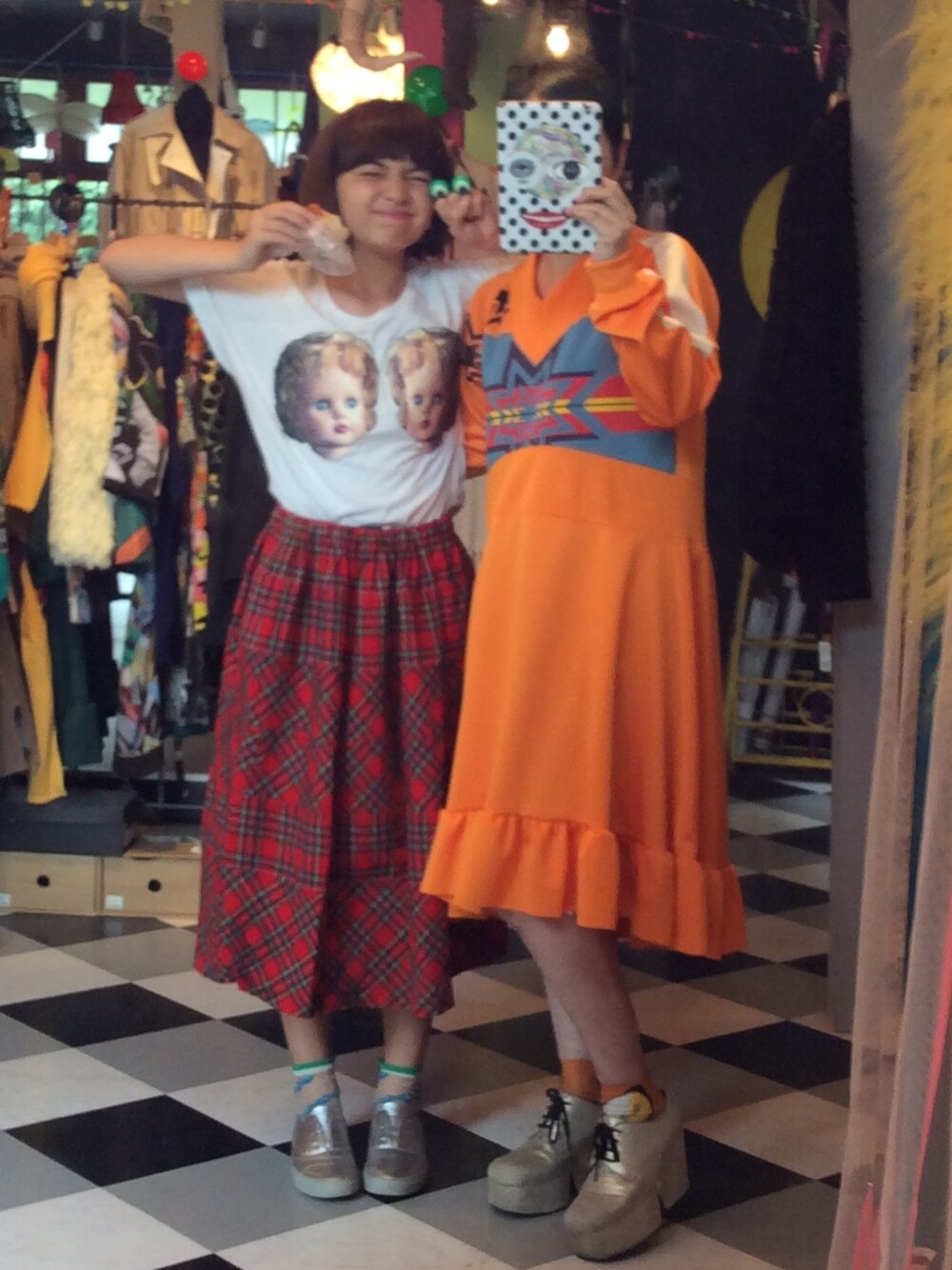 「NOZOMI ISHIGURO、COMME des GARCONS、check、Native、タータンチェック、あちゃちゅむ、母娘コーデ、シルバーアクセサリー、シルバーレザー」｜「NOZOMI ISHIGUROの母娘コーデ
オレンジのワンピース NOZOMI ISHIGURO （ワンピース、オレンジ系）」を使った、mari_cache2さん（レディース・163cm）の秋コーディネートの1枚目の写真