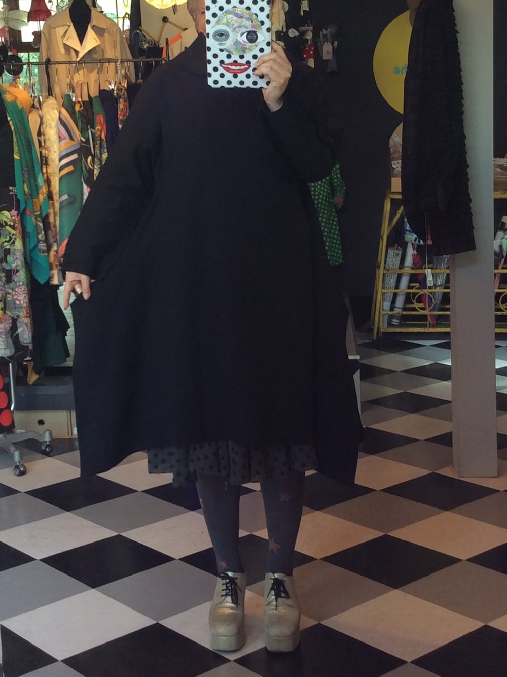 「COMME des GARCONS、juana de arco、black、monotone、noir、dot」｜「COMME des GARCONSのアイテム（ワンピース、ブラック系）」を使った、mari_cache2さん（レディース・163cm）の秋コーディネートの1枚目の写真