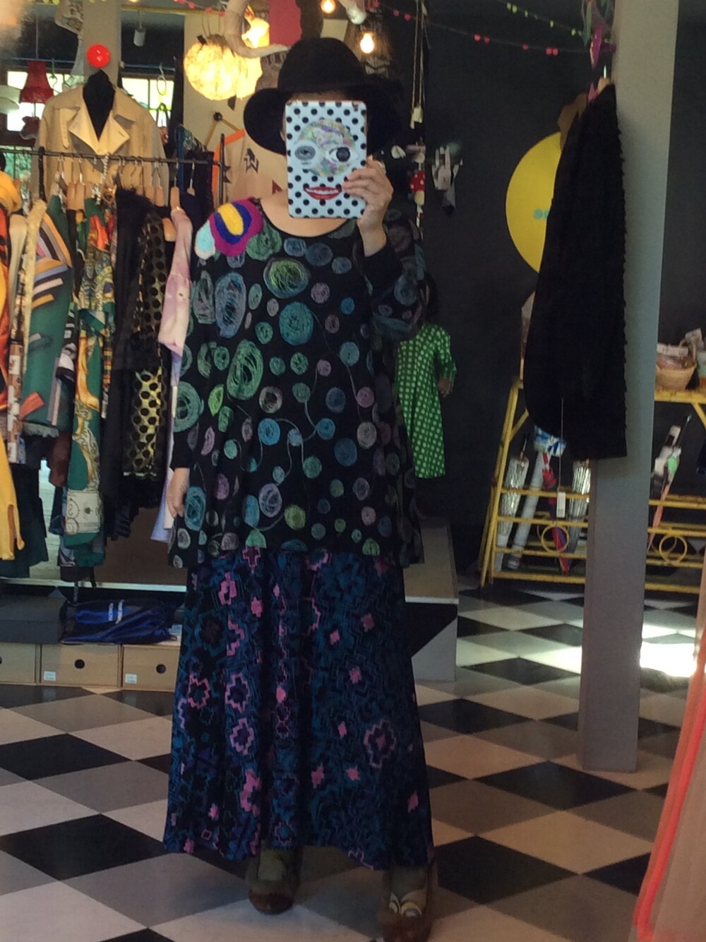 「juana de arco、あちゃちゅむ、フェルトハット、ファー、RAS、ブラック、ハット」｜「Juana de ArcoのAライントップス
ニットで蝶々のパッチ（Tシャツ/カットソー、ブラック系）」を使った、mari_cache2さん（レディース・163cm）の秋コーディネートの1枚目の写真