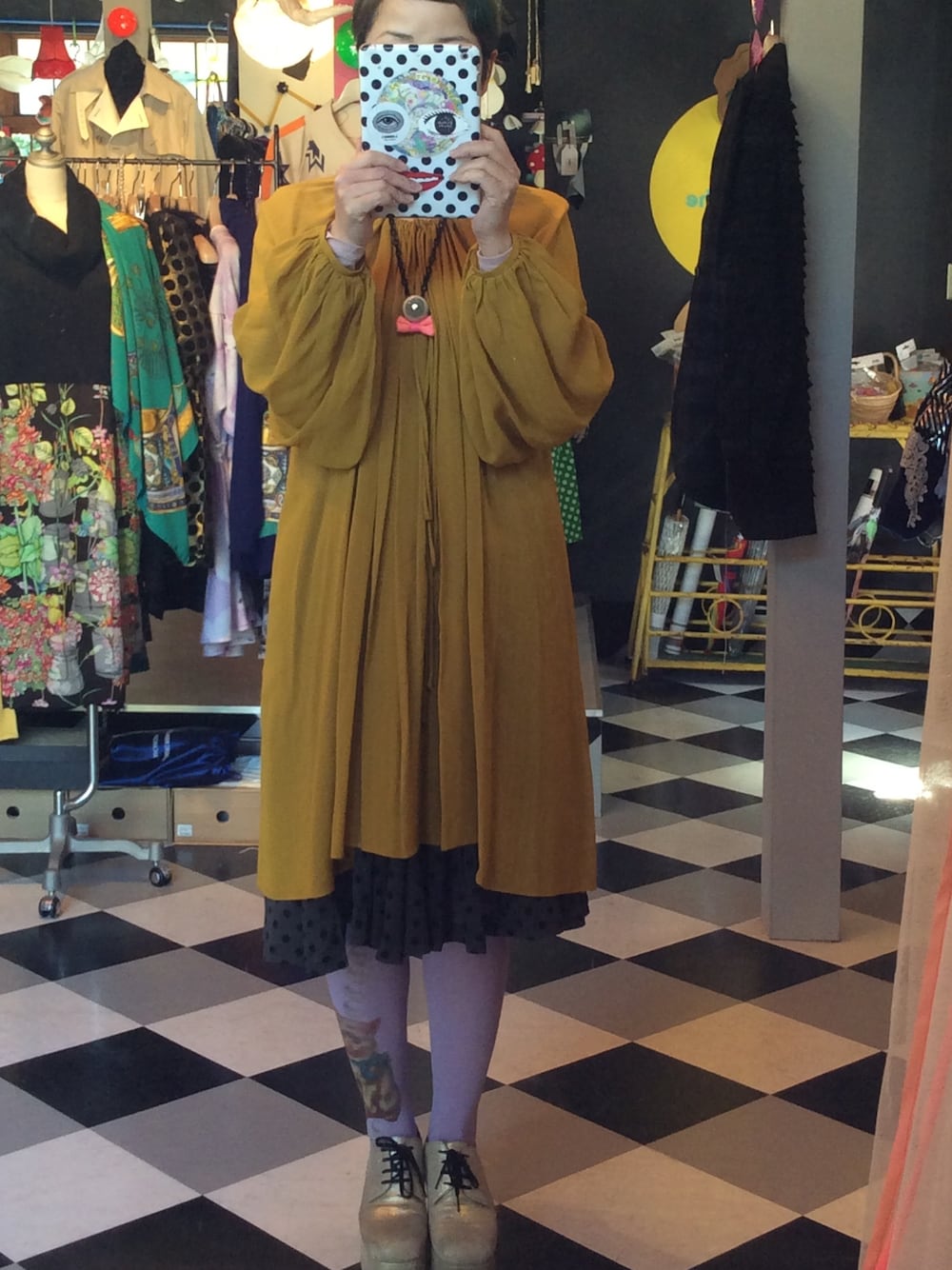 「PETER JENSEN、COMME des GARCONS、Capi gallery、タイツ、マスタード、ドット、ネコ、パール、目玉」｜「Peter Jensenのアイテム（ワンピース、イエロー系）」を使った、mari_cache2さん（レディース・163cm）の秋コーディネートの1枚目の写真