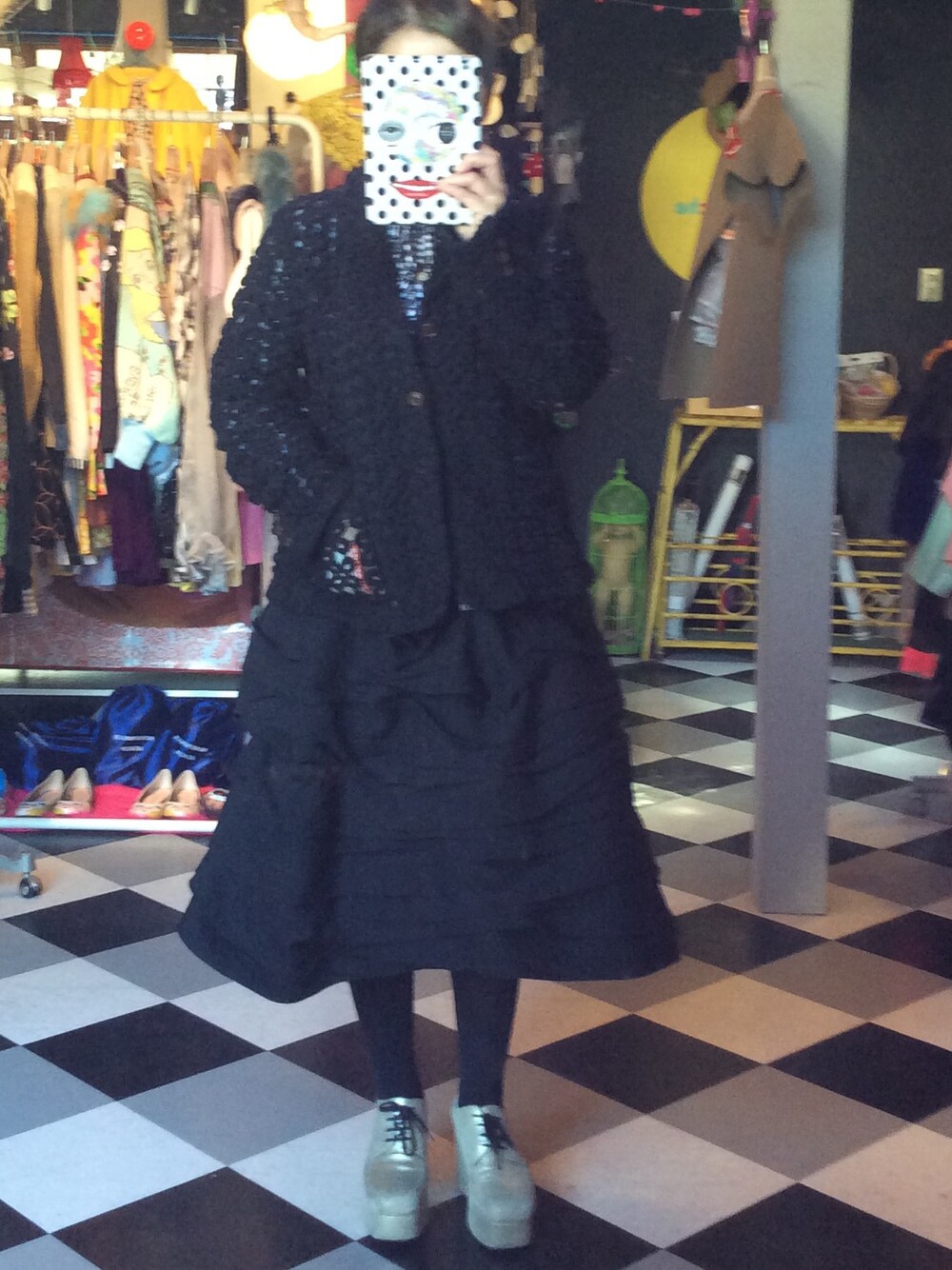 「COMME des GARCONS、tricot COMME des GARCONS、comme des garçons black、check、レース、モノトーンコーデ、monotone、black」｜「COMME des GARCONSのチェックの丸襟シャツ  ニワトリプリント（シャツ/ブラウス、ブラック系）」を使った、mari_cache2さん（レディース・163cm）の秋コーディネートの1枚目の写真