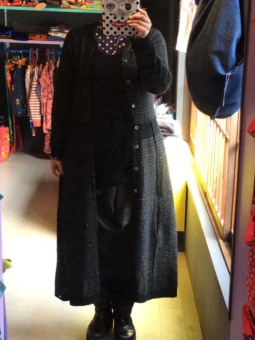 「junya watanabe、tricot COMME des GARCONS、yohji yamamoto 、NOZOMI ISHIGURO、black、DARK、check、サイドゴアブーツ、ロングニット、ドット」｜「JUNYA WATANABEのニットカーディガン ロングにもショートにも使えます。2way✌️✌️（カーディガン/ボレロ、ブラック系）」を使った、mari_cache2さん（レディース・163cm）の秋コーディネートの1枚目の写真