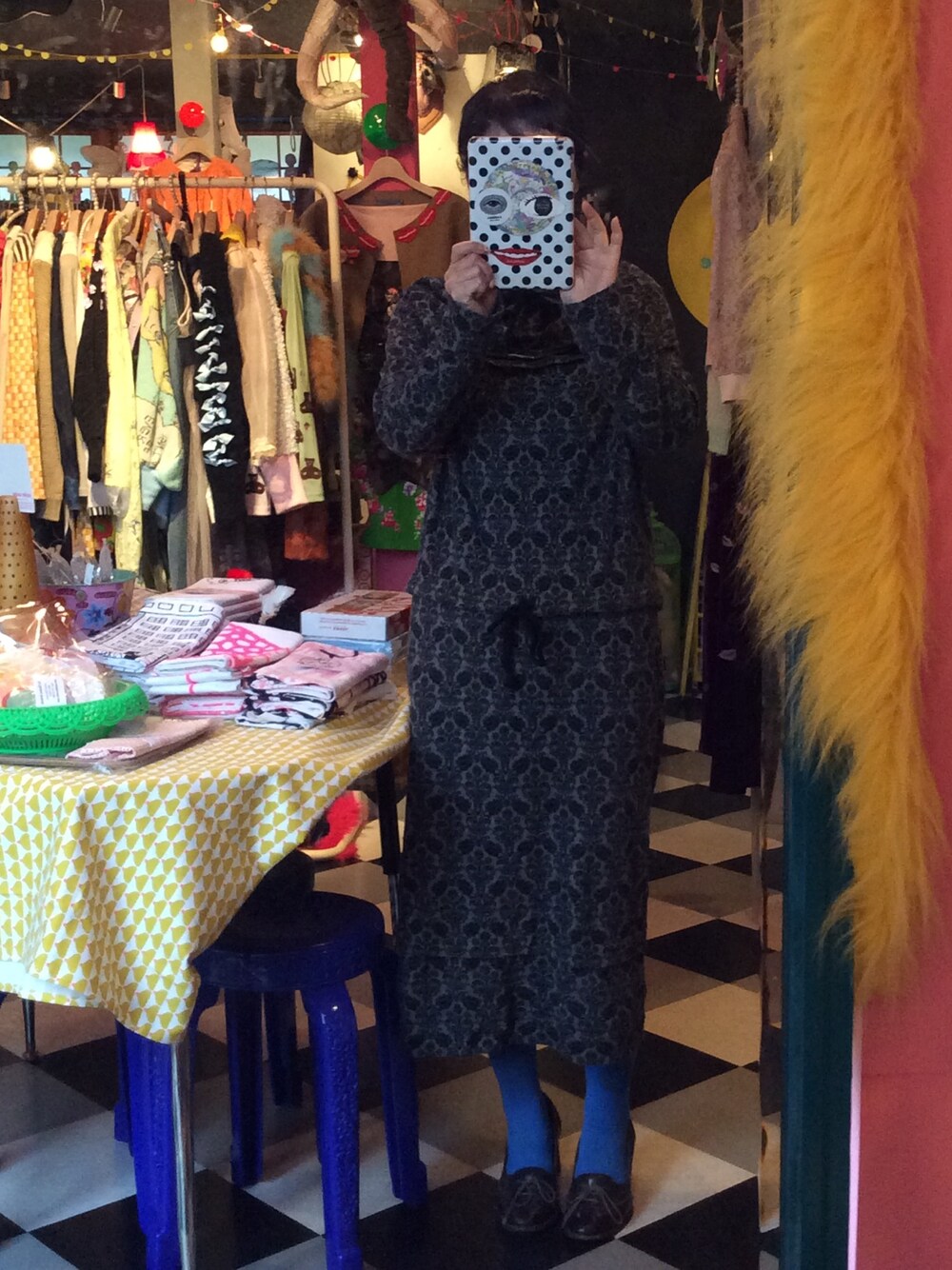 「Tao comme des garcons、junya watanabe、カラータイツ、L'enfantillage」｜「COMME des GARCONSのTao comme des garçons 2011年最後のコレクション（ワンピース、グレー系）」を使った、mari_cache2さん（レディース・163cm）の冬コーディネートの1枚目の写真