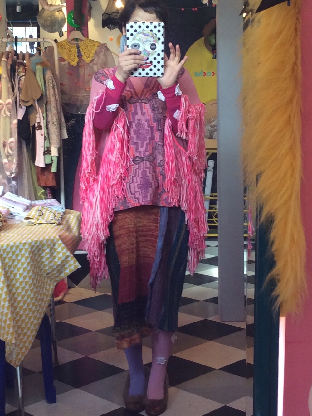 「juana de arco、フリンジ、花モチーフ、バイカラータイツ、yoko takeshita、ニットワンピース、イヤリング、noi、handmade、一点物」｜「Noiのバンブーテープイヤリング Noi（イヤリング、ブルー系）」を使った、mari_cache2さん（レディース・163cm）の冬コーディネートの1枚目の写真