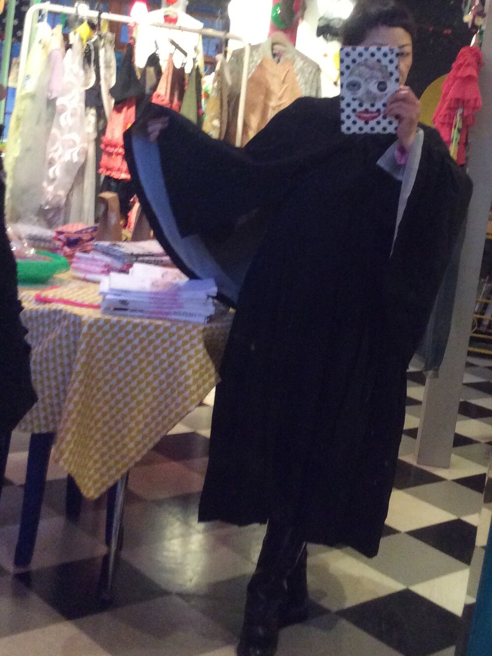 「yohjiyamamoto、バンカラマント、COMME des GARCONS、junya watanabe、juana de arco、花柄、レース、チュール」｜「Yohji Yamamotoのマント Yohji Yamamoto （その他アウター、ブラック系）」を使った、mari_cache2さん（レディース・163cm）の春コーディネートの1枚目の写真