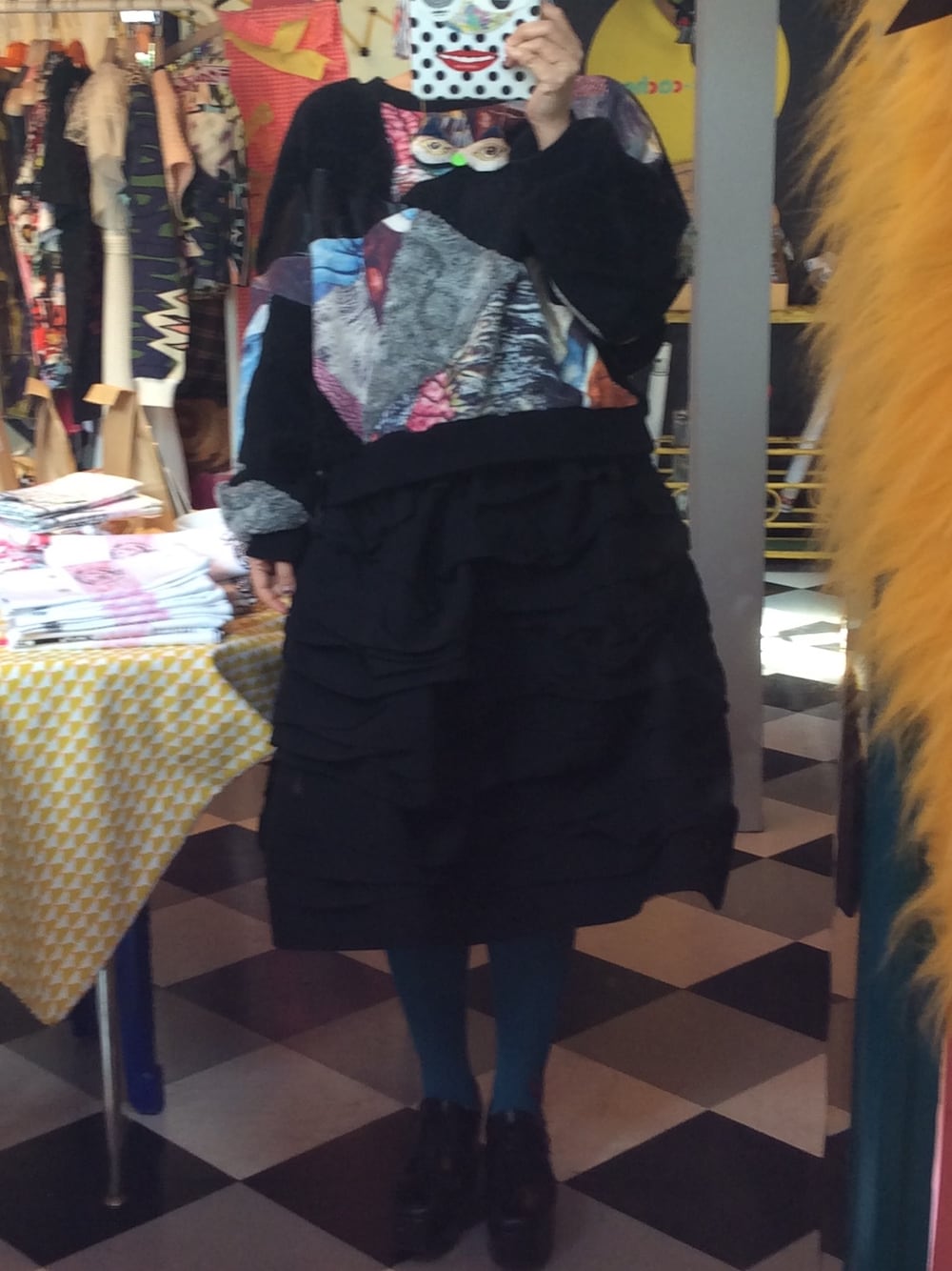 「tricot COMME des GARCONS、junya watanabe、NOZOMI ISHIGURO、NOZOMI ISHIGURO tambourine、patchwork 、einelilie、mamacaron、noi、noir、black」｜「ma.macaronのアニマルネックレス ma.macaron（ネックレス、ホワイト系）」を使った、mari_cache2さん（レディース・163cm）の春コーディネートの1枚目の写真