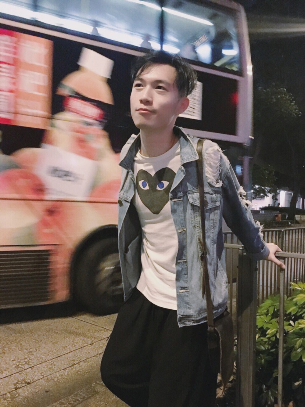 「UNISEX、loose pants、second hand、military、men、tsimshatsui、古着、休日スタイル、squadgoal」｜「COMME des GARCONSのComme des Garçons 'Heart Face' Graphic T-Shirt with Heart Appliqué（Tシャツ/カットソー、ホワイト系）」を使った、Hyper Chanさん（メンズ・178cm）の春コーディネートの1枚目の写真