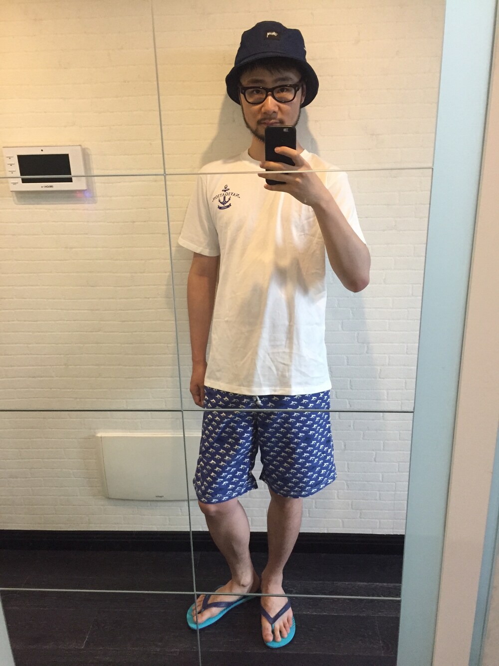 「STUSSYのアイテム（サンバイザー、ブルー系）」を使った、喯嘚儿木さん（メンズ・175cm）の夏コーディネートの1枚目の写真