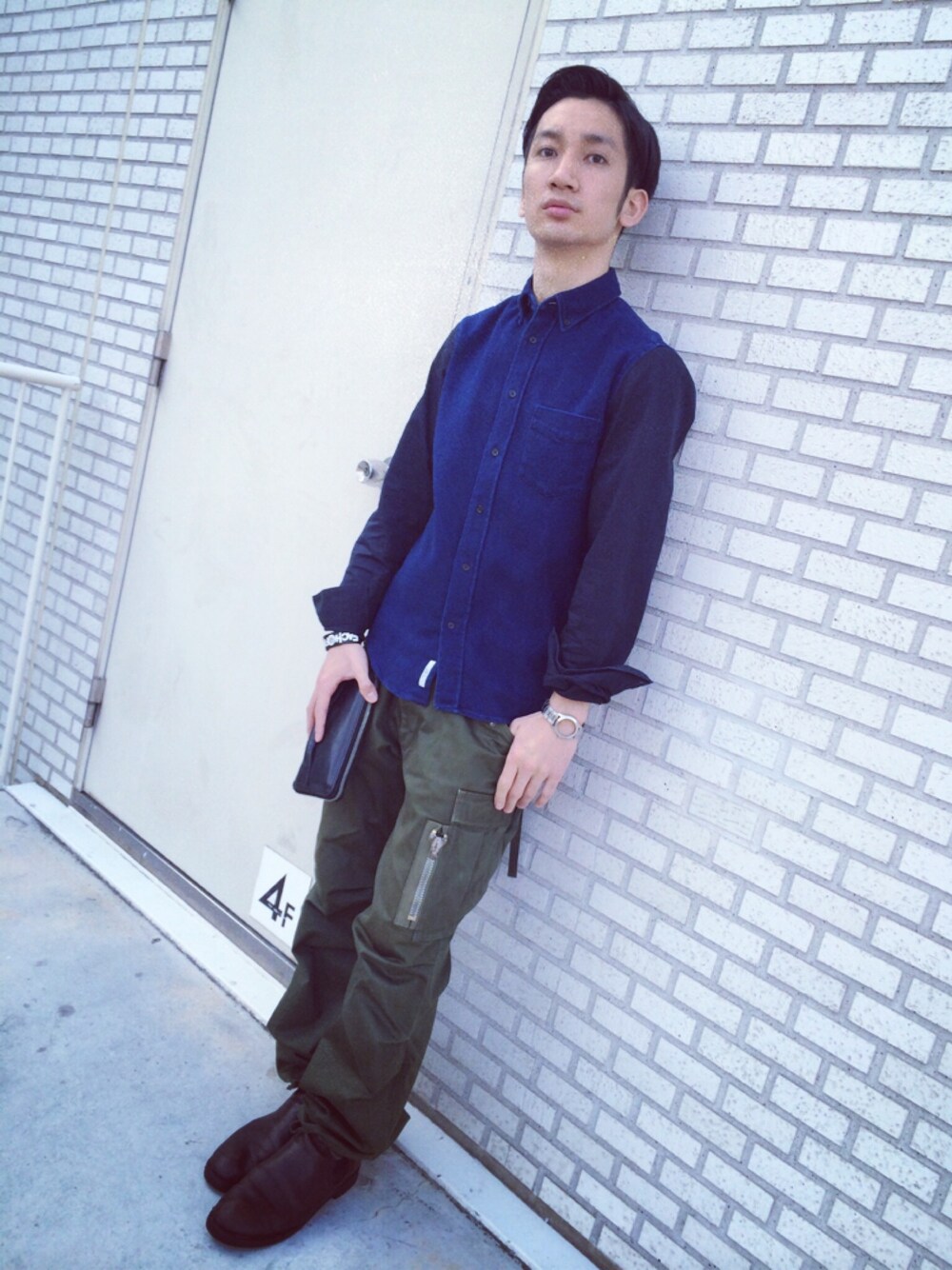 「ACNE、ちょっとそこまで、junhashimoto 、Maison Martin Margiela、cornelian taurus、Martin Margiela、COMME des GARCONS HOMME」｜「ACNEのアクネの切り替えシャツ。（シャツ/ブラウス、ブルー系）」を使った、桜井 雅斗(吉本新喜劇/FM大阪DJ)さん（メンズ・175cm）の春コーディネートの1枚目の写真
