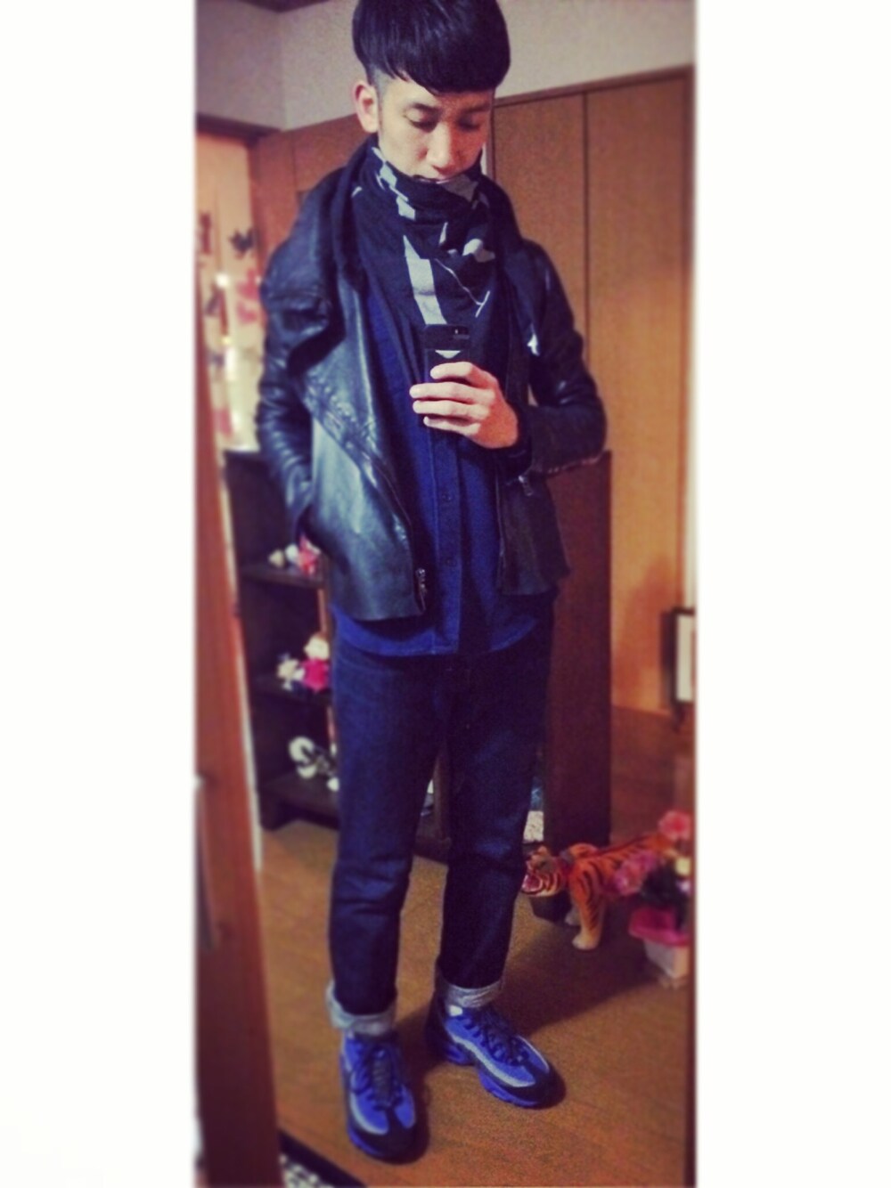 「NIKE、ACNE、LHP、wooyoungmi、airmax95、NIKE AIR MAX、odeur」｜「ACNEのアクネの切り替えシャツ。（シャツ/ブラウス、ブルー系）」を使った、桜井 雅斗(吉本新喜劇/FM大阪DJ)さん（メンズ・175cm）の春コーディネートの1枚目の写真