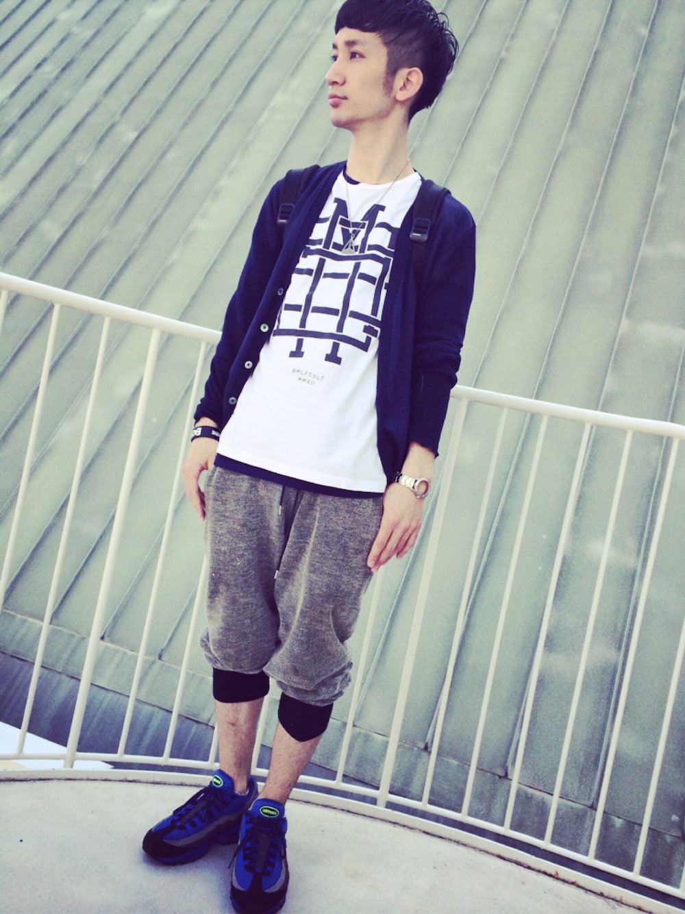 「NIKE、ちょっとそこまで、Fugahum、バンドT、N4、Martin Margiela、NIKE AIR MAX、AIR MAX95、WEARBOOKエントリー、スウェットパンツ」｜「N4のN4の裏地切替カーディガン

画像はメンズジョーカー載せてもらった時の。（カーディガン/ボレロ、ブルー系）」を使った、桜井 雅斗(吉本新喜劇/FM大阪DJ)さん（メンズ・175cm）の春コーディネートの1枚目の写真