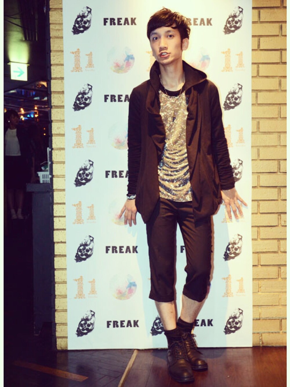 「Fugahum、STUDIOUS、PADRONE ×MIDWEST、FREAKSNAP、HENRIK VIBSKOV、complexgeometries、総柄Tシャツ」｜「complexgeometriesのcomplexgeometriesの変形パーカー（パーカー、ブラック系）」を使った、桜井 雅斗(吉本新喜劇/FM大阪DJ)さん（メンズ・175cm）の夏コーディネートの1枚目の写真