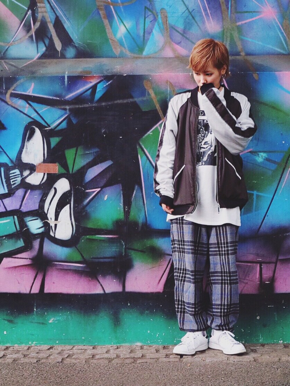 「ベロア、ブルゾン、和、古着、used、チェックパンツ、スニーカー、ストリート、原宿、メンズライク」｜「HARE.JPのアイテム（ブルゾン、ブラック系）」を使った、Miki Maedaさん（レディース・152cm）の秋コーディネートの1枚目の写真